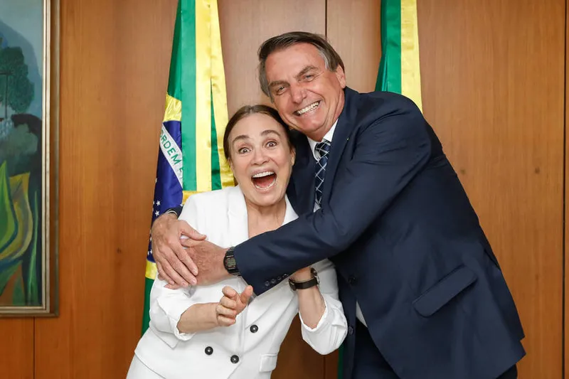 Depois de uma terceira reunião com Bolsonaro, a atriz Regina Duarte aceitou o convite