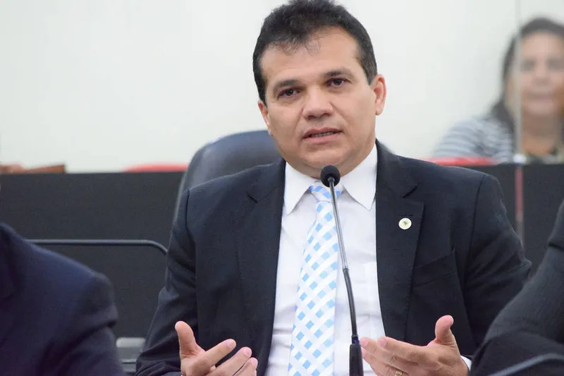 Imagem ilustrativa da imagem Sesau: fraude envolve doadores de campanha e indicações políticas
Alguns presos na operação da PF têm parentesco com o deputado Ricardo Nezinho
 SESAU: FRAUDE ENVOLVE