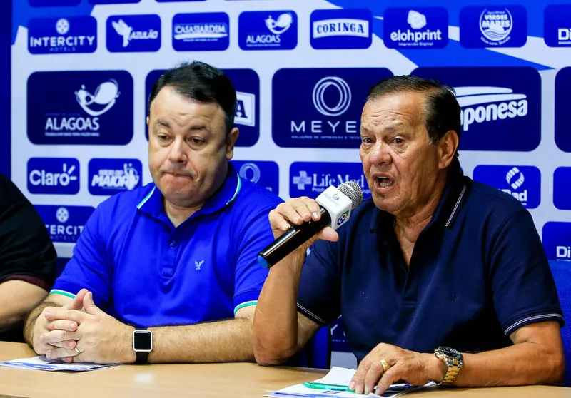 Maceió, 03 de janeiro de 2020
CSA reabrem o CT Gustavo Paiva dando início a pré-temporada de 2020, a diretoria azulina apresentou a comissão técnica liderada por Maurício Barbieri e Maldonado, assistente técnico. Alagoas - Brasil.
Foto: ©Ailton Cruz
