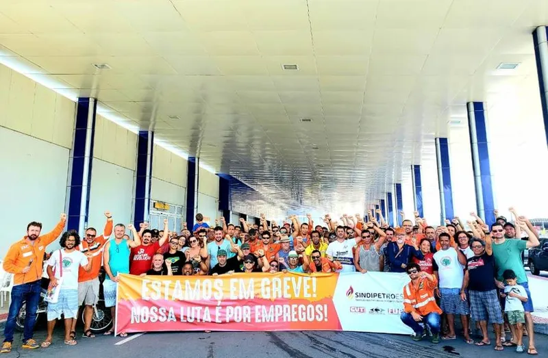 Imagem ilustrativa da imagem APÓS 20 DIAS, PETROLEIROS SUSPENDEM GREVE NA PETROBRAS