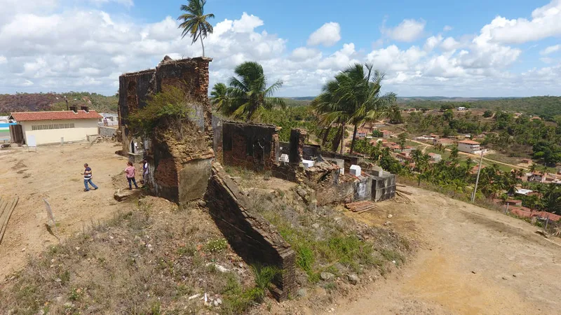Mosteiro de São Bento fica localizado no alto de um morro em Maragogi e atrai turistas