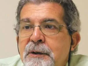Imagem ilustrativa da imagem INFECTOLOGISTA CELSO TAVARES MORRE AOS 67 ANOS