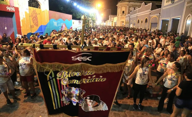 Ao som das tradicionais marchinhas, bairro histórico do Jaraguá foi tomado pelos foliões