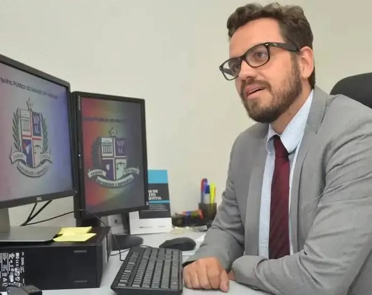 Imagem ilustrativa da imagem MP VAI À JUSTIÇA PARA QUE ESTADO REGULARIZe TRANSPORTE ESCOLAR