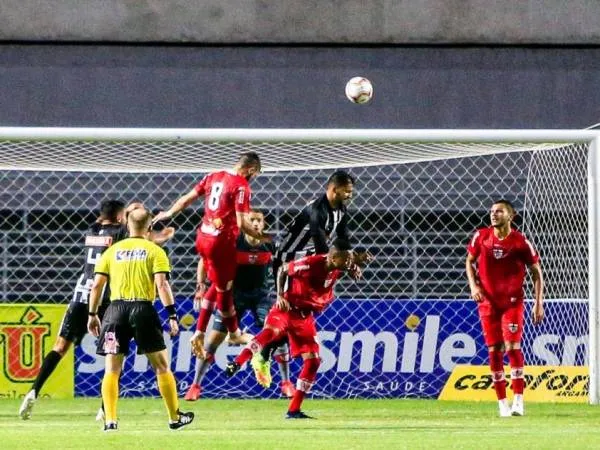 Imagem ilustrativa da imagem Pela Copa do Nordeste, CRB enfrenta o América-RN podendo entrar no G4