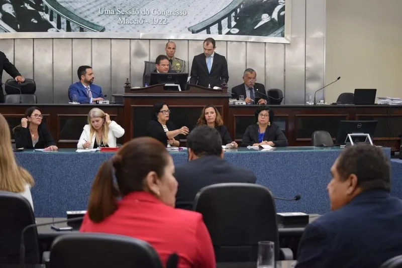 Deputados são pressionados por Renan Filho para votarem projeto antes do carnaval