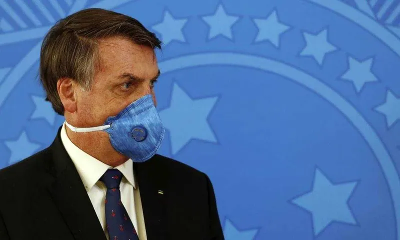 Bolsonaro voltou a criar polêmica ao falar que “brasileiro nada em esgoto e não morre"