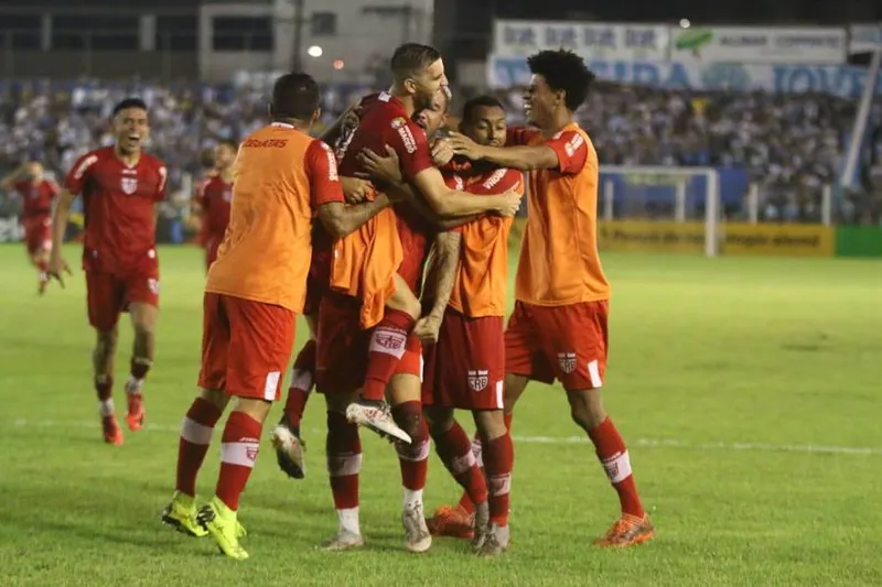 Jogadores do CRB passaram pelo Paysandu e agora esperam eliminar a Raposa na terceira fase da Copa do Brasil