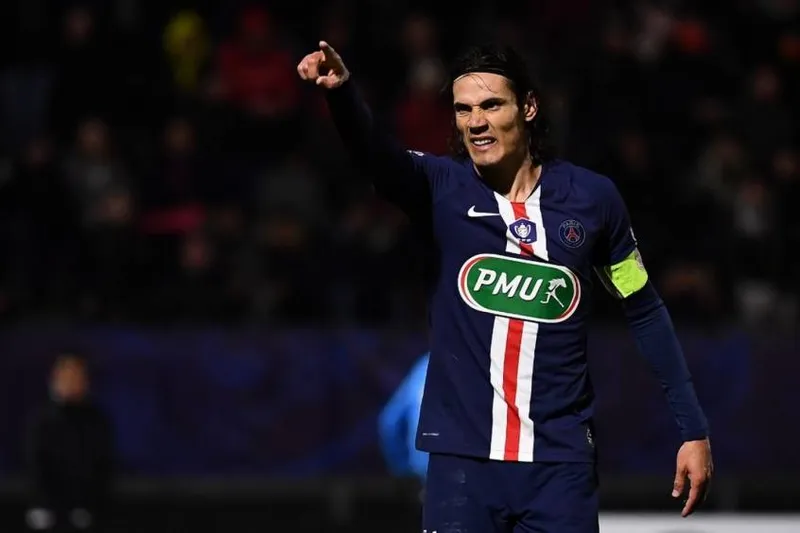 Atacante uruguaio Cavani está no PSG desde a temporada 2013/14