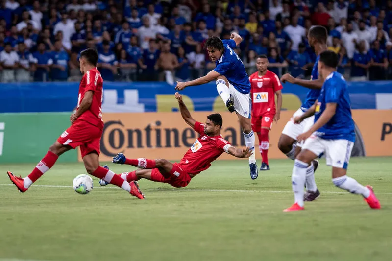 CRB não se intimidou diante do Cruzeiro e venceu por 2 a 0, em pleno Mineirão