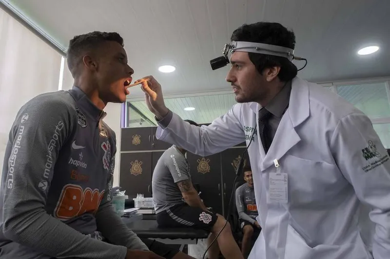 Pedrinho visitou Lisboa, em Portugal, para assinar contrato com o Benfica na última semana e, por isso, foi submetido ao exame