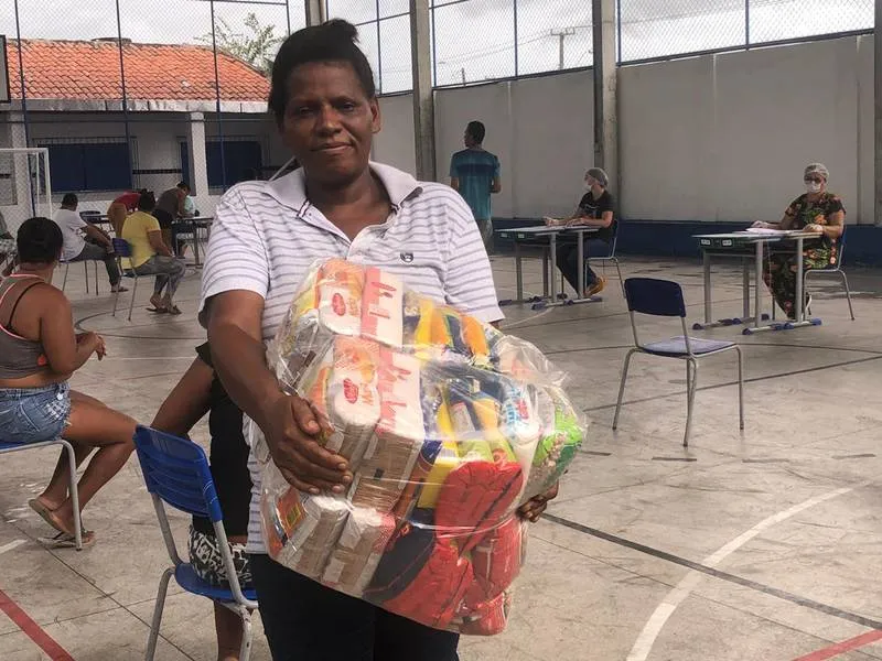 Imagem ilustrativa da imagem ESCOLAS MUNICIPAIS COMEÇAM A DISTRIBUIR KITS DE MERENDA