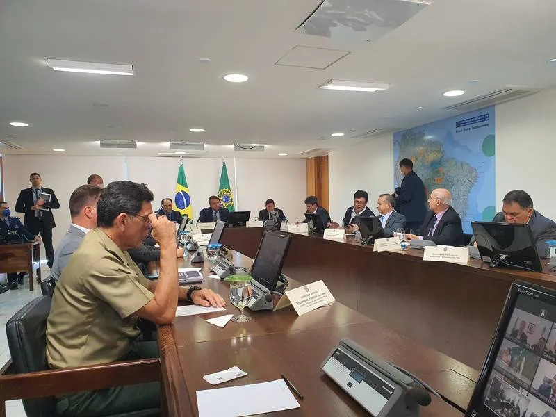 Presidente Jair Bolsonaro confirma a suspensão de dívidas e ajuda financeira a estados