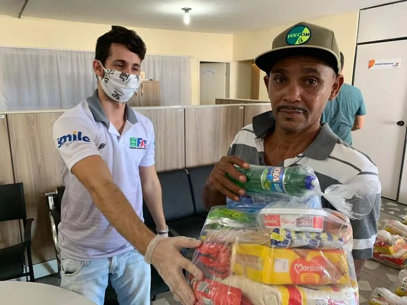 Ambulantes, colaboradores e funcionários da FAF receberam cestas básicas como forma de amenizar a crise por conta da pandemia do coronavírus