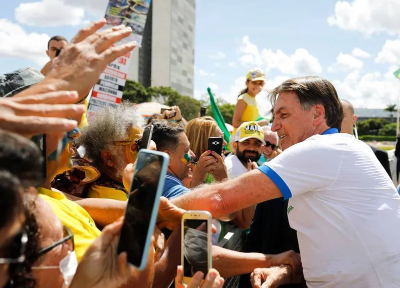 Jair Bolsonaro descumpriu recomendação do Ministério da Saúde e deixou quarentena