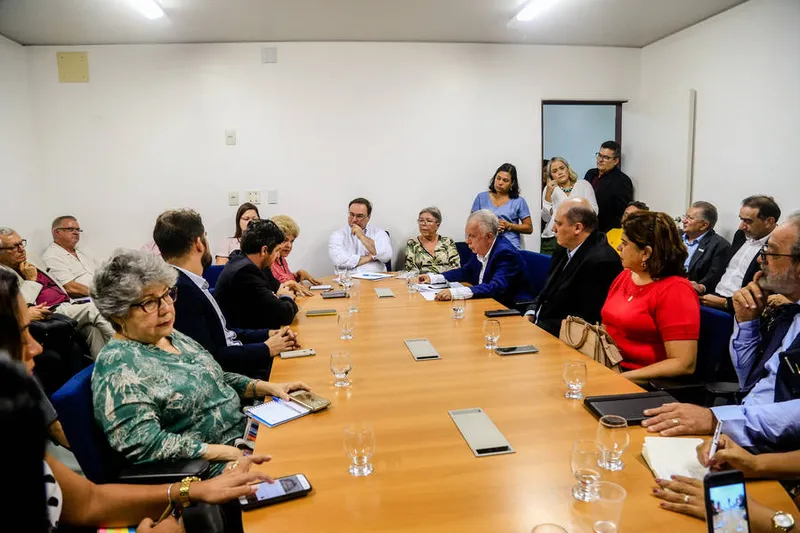 Maceió, 16 de março de 2020
Secretário de Educação do estado Luciano Barbosa, se reuniu com o setor de Educação de Maceió, incluindo Município, Estado e Universidades no gabinete do vice-governador, para discutir sobre a possibilidade de Suspensão de aulas nas redes estadual e privada de ensino por causa do coronavírus. Alagoas - Brasil.
Foto: ©Ailton Cruz