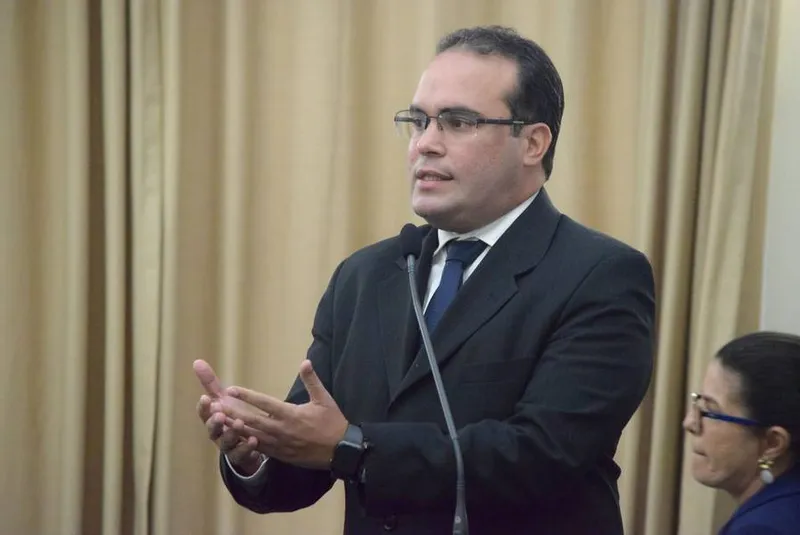 Deputado Davi Maia diz que o governo do Estado deve canalizar recursos para a saúde