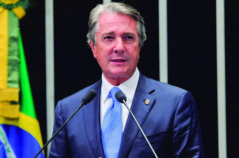 Collor celebrou o envio das cestas básicas e ressaltou

que a ajuda chega em boa hora para centenas de famílias