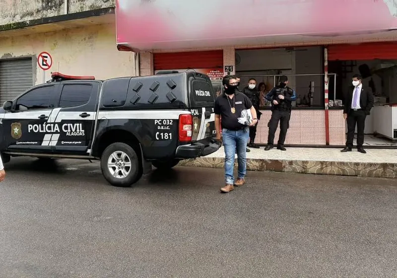 Policiais civis fizeram buscas em Arapiraca e Coruripe para apreender equipamentos