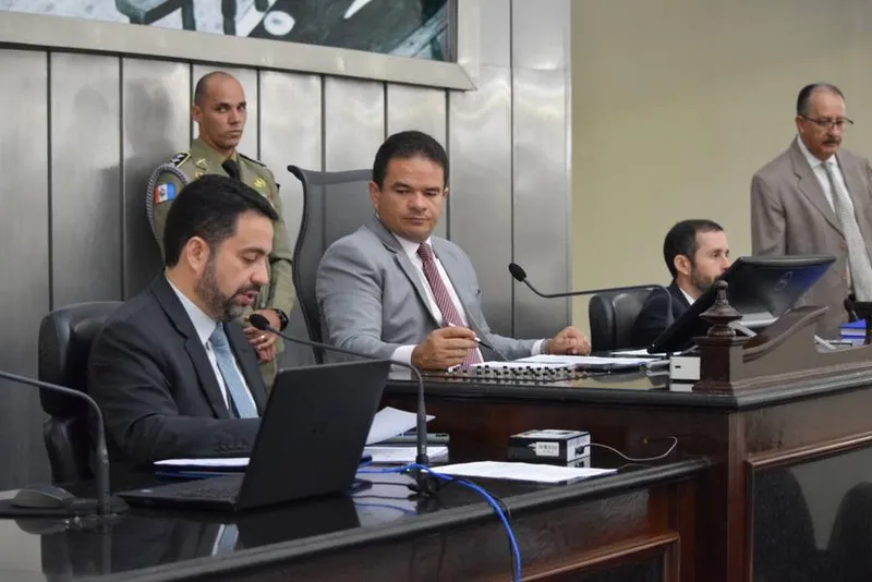 Mesa Diretora da ALE submeteu para votação documento que convoca Luciano Barbosa