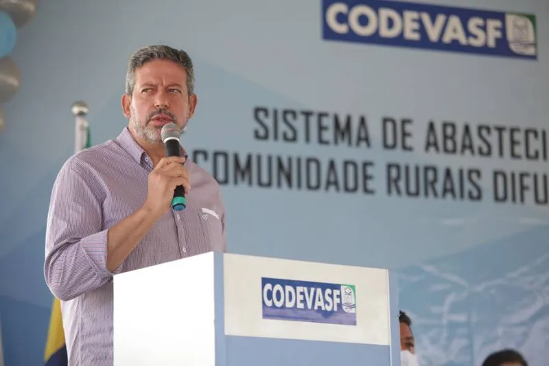 Arthur Lira é frequentemente citado em articulações para a votação de matérias-chaves do governo como a Reforma Tributária, que voltou à discussão em Brasília