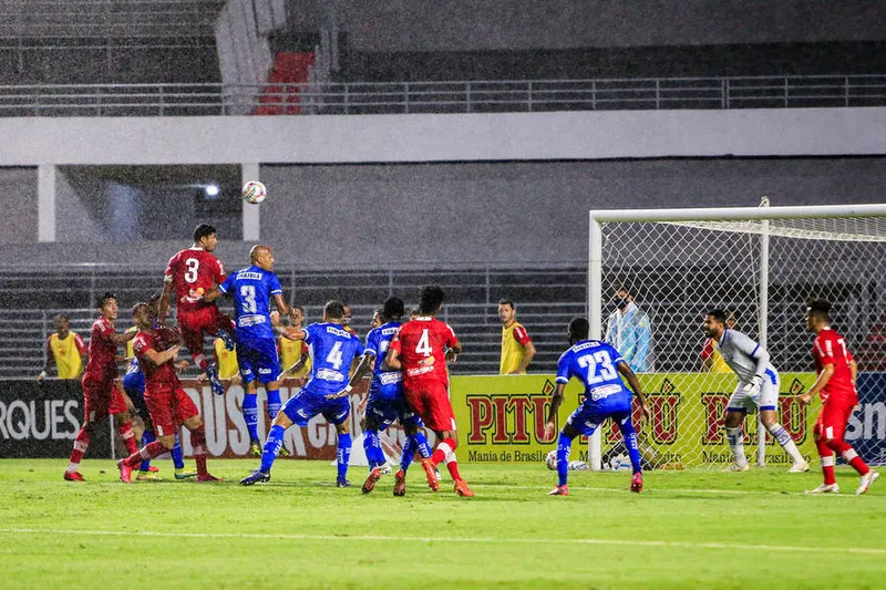 Maceió, 31 de julho de 2020
Lance do jogo entre CSA e CRB. Partida válida pela 7ª rodada do Campeonato Alagoano de 2020, realizada no Estádio Rei Pelé. Alagoas - Brasil.
Foto: Ailton Cruz