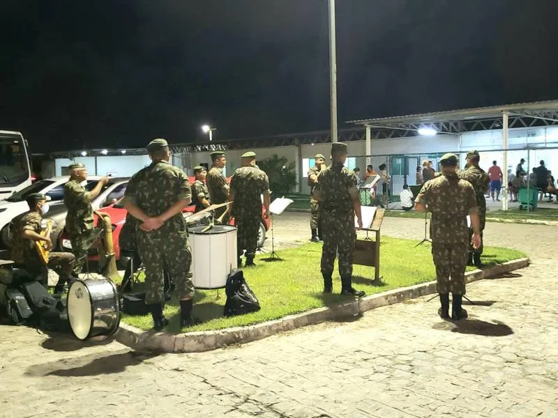 Imagem ilustrativa da imagem BANDA DO EXÉRCITO VAI A UNIDADES DE SAÚDE