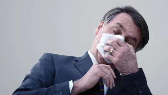 Bolsonaro usou, na reunião, o verbo “foder” ao falar de possível perseguição aos filhos