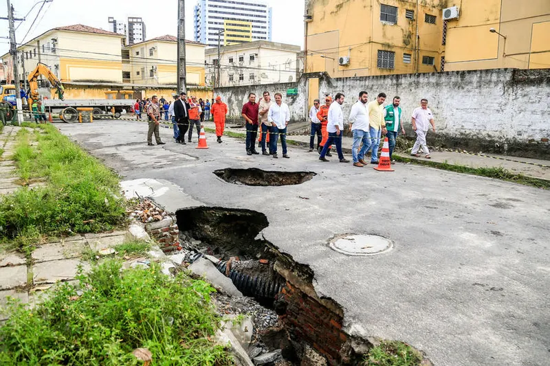 Crateras no Pinheiro assustam, mas os laudos apontam risco baixo de desmoronamento