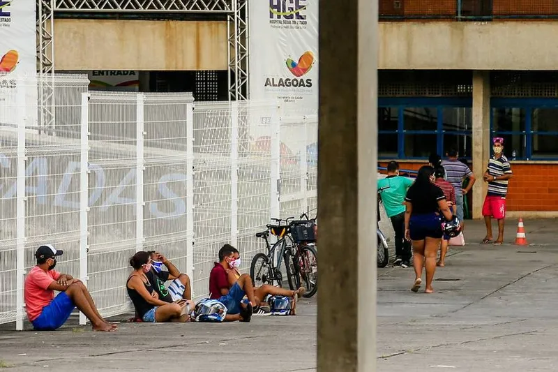 Imagem ilustrativa da imagem CENTRO DE TRIAGEM TEM FILA DESORGANIZADA