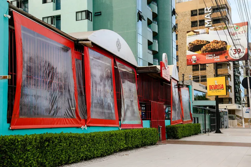 Restaurantes fechados contribuíram para a queda no setor de serviços de Alagoas