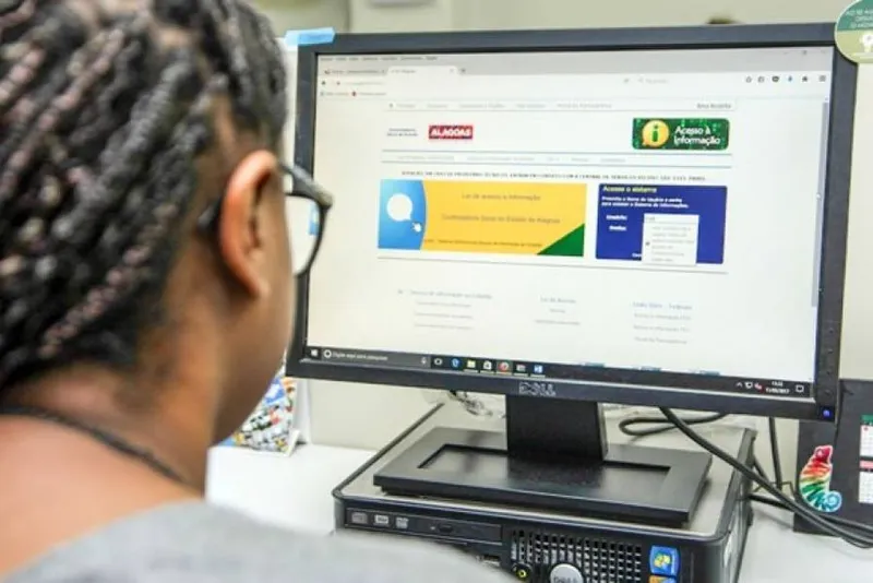 Quadro de servidores efetivos na Controladoria do Estado é pequeno e processos são assinados por comissionados
