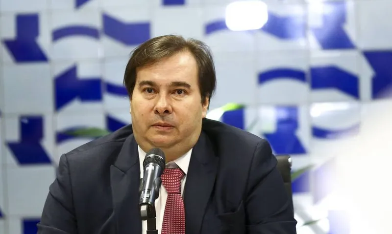 Votação ocorreu após o presidente da Câmara, Rodrigo Maia, negociar com o centrão