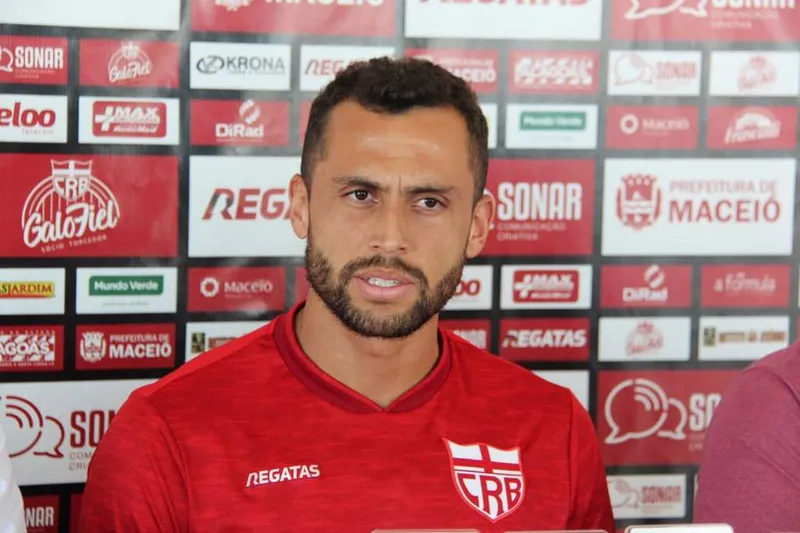 Goleiro do CRB, Victor Souza revela que também é empresário do ramo esportivo