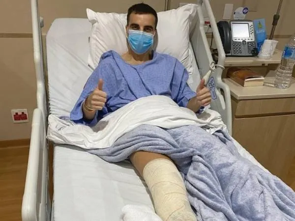 Rafael Longuine utilizou as redes sociais para falar sobre cirurgia que fez no joelho direito