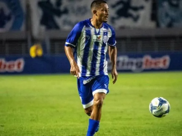 Lateral Caio Felipe projeta acesso pelo CSA e lembra título importante que conquistou na carreira