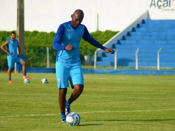 Leandro Souza torce para que os casos de coronavírus diminuam e que retomada do futebol ocorra em junho