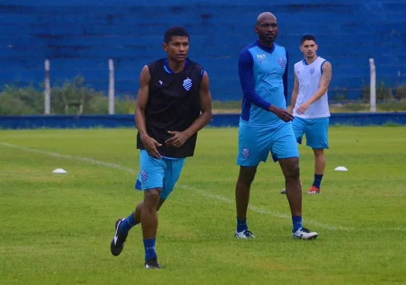 Volante Márcio Araújo chegou ao Azulão em fevereiro e foi relacionado para duas partidas, mas não jogou