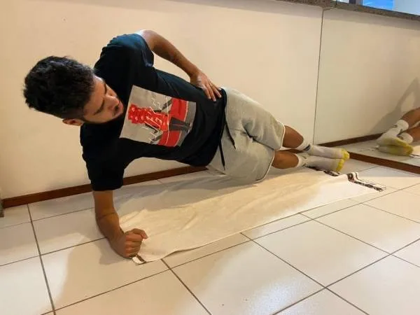 Victor Paraíba vem fazendo exercícios supervisionados pelo preparador físico do CSA