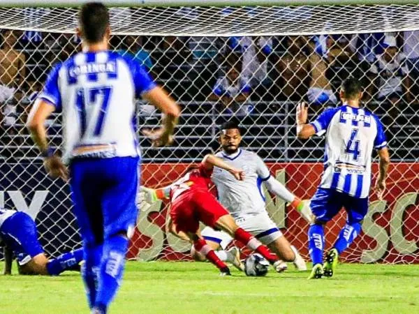Goleiro Thiago Rodrigues, do CSA, vem mantendo os treinamentos durante a quarentena