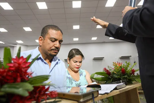 Celebração do casamento de Iran e Irara foi conduzida pelo pastor Roberto Amorim, na IB Farol