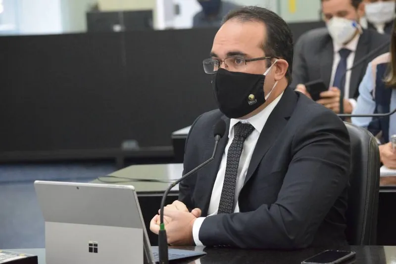 Segundo Davi Maia, de R$ 5,2 milhões pagos nos respirados, foi noticiado o recebimento de R$ 4,6 milhões