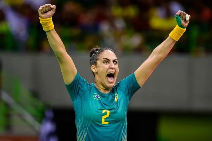 Campeã mundial de handebol, Dara Diniz agora é dona de pousada em Porto de Pedras-AL