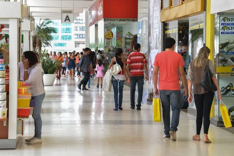 A condição de endividado atinge 72% dos consumidores da capital, segundo a pesquisa

