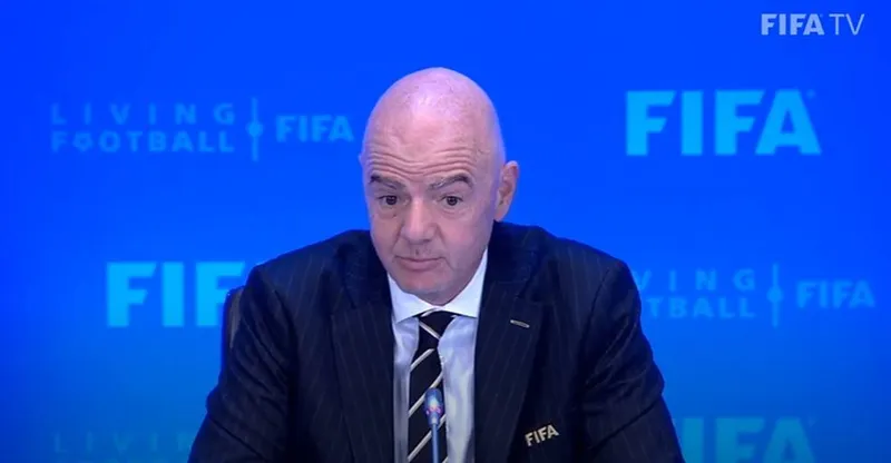 Gianni Infantino durante entrevista coletiva, após reunião do conselho da Fifa