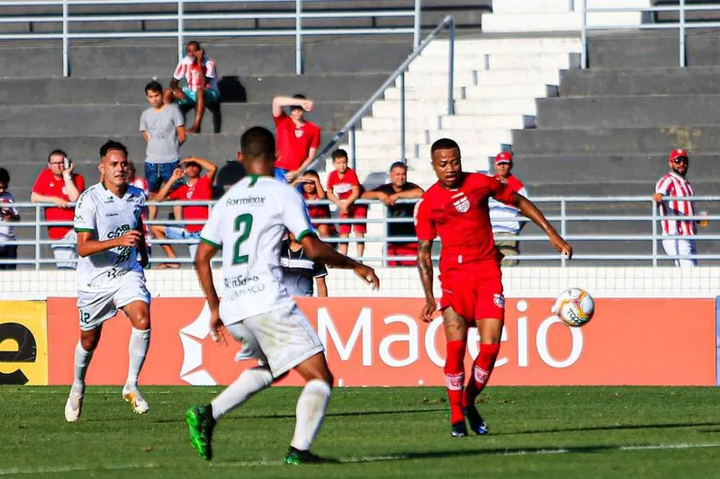 Atacante Erik vem sendo figurinha carimbada na equipe titular do Regatas