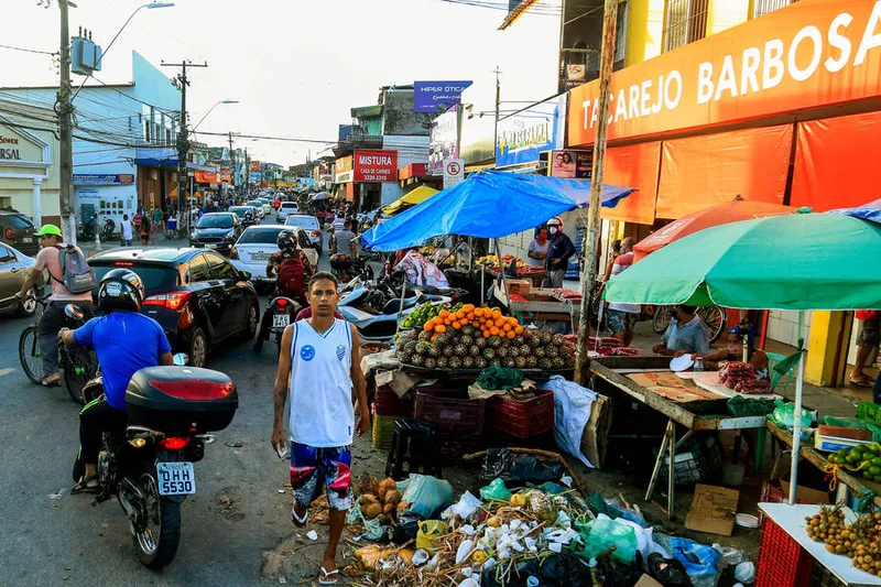 Maceió, 02 de junho de 2020  
Feira livre do Jacintinho, está na liderança em contágio com a movimentação dos moradores que não estão comprindo o isolamento na região do bairro em Maceió. Alagoas - Brasil.
Foto: ©Ailton Cruz