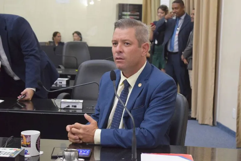 Deputado Cabo Bebeto também põe em suspeição o teste positivo para Covid-19 do governador Renan Filho