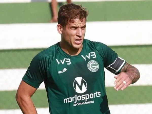 Rafael Moura, do Goiás, respondeu as críticas de Daniel Alves, após adiamento do jogo contra o São Paulo