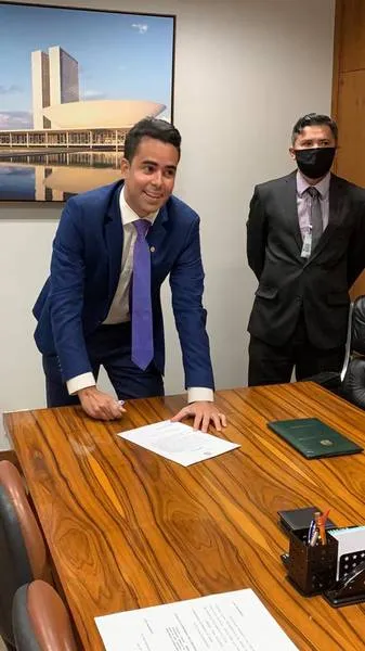 João Antônio tem formação pela Universidade Católica de Brasília e tomou posse como deputado federal pela Bahia